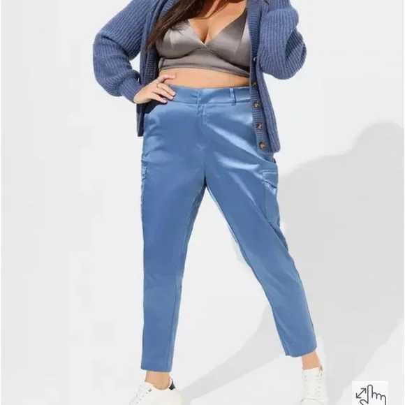 New Torrid Relaxed Taper Satin Cargo Pant Sleek Satin Pants size 16 - Picture 1 of 16